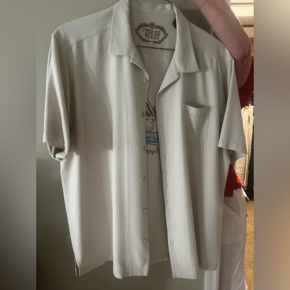 tommy bahama button up shirt with design on back - Picture 2 of 3